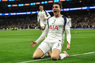 Tottenham Hotspur 'dan Joao Palhinha, UEFA Şampiyonlar Ligi Maçı 4-4 Tottenham Hotspur' a karşı F.C. Kopenhag Tottenham Hotspur Stadyumu, Londra, İngiltere 4 Kasım 2025