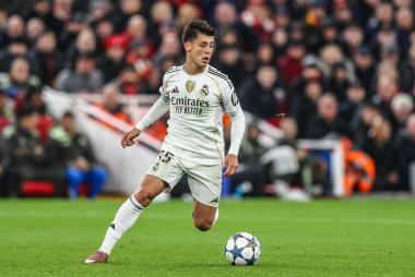 Real Madrid 'den Arda Gler, UEFA Şampiyonlar Ligi maçında 4 / 8 Liverpool, Anfield, Liverpool' da Real Madrid 'e karşı, 4 Kasım 2025