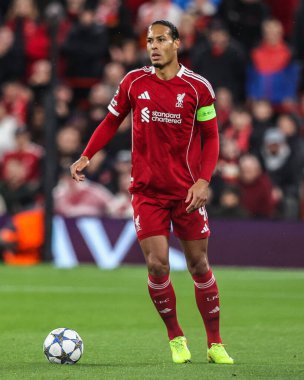 Liverpool 'dan Virgil van Dijk UEFA Şampiyonlar Ligi maçında 4 / 8 Liverpool Real Madrid' e karşı Anfield, Liverpool, İngiltere, 4 Kasım  