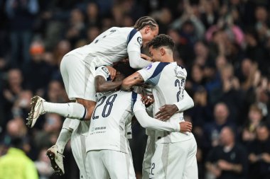 Tottenham Hotspur 'dan Wilson Odobert, UEFA Şampiyonlar Ligi 4. Tottenham Hotspur-F.C. maçında takım arkadaşlarıyla 2-0 kazanma hedefini kutluyor. Kopenhag Tottenham Hotspur Stadyumu, Londra, İngiltere 4 Kasım 2025