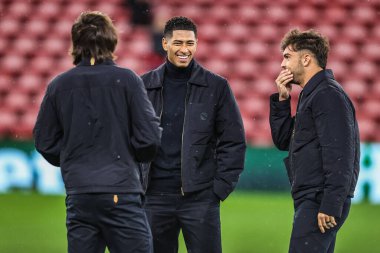 Real Madrid 'den Jude Bellingham, 4 Kasım 2025 tarihinde İngiltere' nin Liverpool kenti Anfield 'da oynanan 4 / 8 Liverpool maçında UEFA Şampiyonlar Ligi Şampiyonlar Ligi' ne geldi.