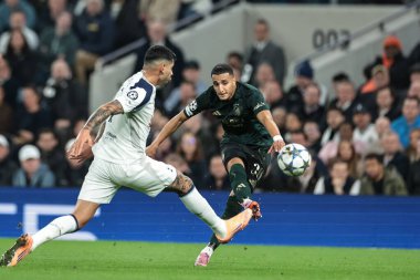 Kopenhag 'dan Elias Achouri, UEFA Şampiyonlar Ligi Maçı' nda uzun menzilli atış yaptı. Tottenham Hotspur ve F.C. Kopenhag Tottenham Hotspur Stadyumu, Londra, İngiltere 4 Kasım 2025