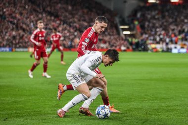 Real Madrid 'den Arda Gler, 4 Kasım 2025' te Anfield, Liverpool, Birleşik Krallık 'ta oynanan Liverpool Şampiyonlar Ligi karşılaşmasında Liverpool' lu Florian Wirtz 'e faul yaptı.