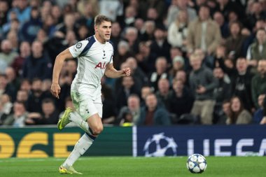 Tottenham Hotspur 'dan Micky van de Ven topa vuruyor ve UEFA Şampiyonlar Ligi Maçı' nda 8 Tottenham Hotspur 'un 4' üncü maçında sayı yapmaya devam ediyor. Kopenhag Tottenham Hotspur Stadyumu, Londra, İngiltere 4 Kasım 2025
