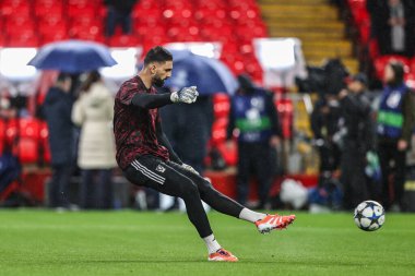Liverpool kalecisi Giorgi Mamardashvili UEFA Şampiyonlar Ligi 4 / 8 Liverpool maçında Anfield, Liverpool, Birleşik Krallık 'ta 4 Kasım 2025 tarihinde Real Madrid' e karşı ısınma turunda