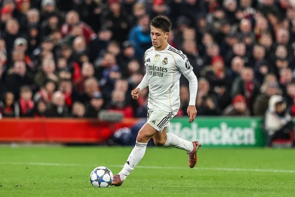 Real Madrid 'den Arda Gler, UEFA Şampiyonlar Ligi maçında 4 / 8 Liverpool, Anfield, Liverpool' da Real Madrid 'e karşı, 4 Kasım 2025