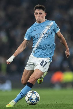 Manchester City 'den Phil Foden, Manchester Stadyumu' nda 5 Kasım 2025 'te oynanan 8 Manchester City - Borussia Dortmund maçında topu aldı. 
