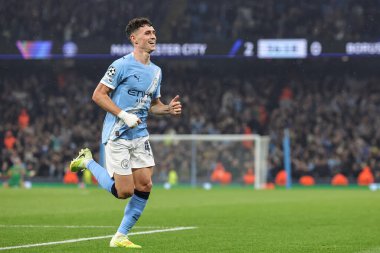Manchester City 'den Phil Foden, Manchester Stadyumu' nda 5 Kasım 2025 'te oynanan 8 Manchester City-Borussia Dortmund maçında attığı golü kutluyor. 