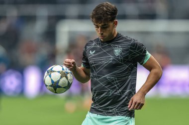 Maç öncesi ısınma oturumunda Atletizm Kulübü 'nden Ander Izagirre, UEFA Şampiyonlar Ligi 4 / 8 Newcastle United' ın 5 Kasım 2025 'te St. James' s Park, Newcastle 'daki Atletizm Kulübü' ne açtığı maçta 