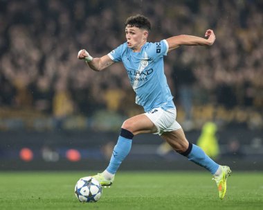 Manchester City 'den Phil Foden, Manchester Stadyumu' nda 5 Kasım 2025 'te oynanan 8 Manchester City - Borussia Dortmund maçında topu aldı. 