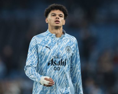Manchester City 'den Nico O' Reilly maç öncesi ısınma oturumunda Manchester City 'nin Borussia Dortmund' a karşı oynadığı 8 maçın 4 'üncü gününde Manchester Stadyumu, Birleşik Krallık, 5 Kasım 2025 