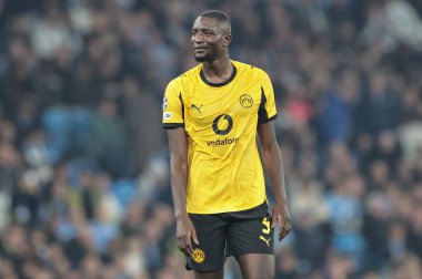 Borussia Dortmund takımından Serhou Guirassy UEFA Şampiyonlar Ligi Maçı sırasında Manchester City 'nin Borussia Dortmund' a karşı 5 Kasım 2025 'te Manchester Stadyumu' nda oynandı. 