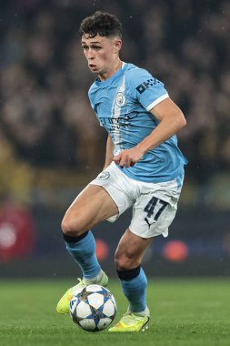 Manchester City 'den Phil Foden, Manchester Stadyumu' nda 5 Kasım 2025 tarihinde oynanan 8 Manchester City-Borussia Dortmund maçında topu aldı. 