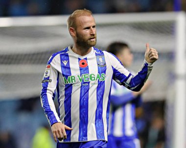 Sheffield Wednesday 'den Barry Bannan, 5 Kasım 2025' te İngiltere 'nin başkenti Sheffield' da Çarşamba günü oynanan Sheffield Çarşamba günkü Norwich City maçından sonra taraftarları alkışlıyor. 