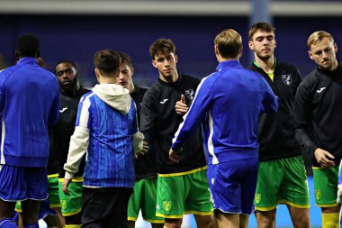 Her iki takım da 5 Kasım 2025 'te Sheffield Çarşamba günü Hillsborough, Sheffield, İngiltere' de Norwich City maçından önce el sıkışıyor. 