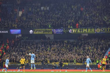 Borussia Dortmund taraftarları UEFA Şampiyonlar Ligi 'nde 8 Manchester City' nin 4 'üncü maçında Borussia Dortmund' a karşı Manchester Stadyumu, Manchester, İngiltere 'de 5 Kasım 2025' de şarkı söylediler. 