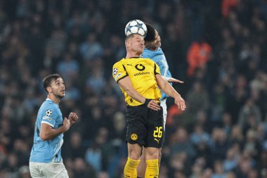 Manchester City 'den Julian Ryerson ve Manchester City' den Nico O 'Reilly Manchester City' deki Manchester Stadyumu 'nda oynanan 8 Manchester City' nin 4. Maçı 'nda top için mücadele ediyorlar. 