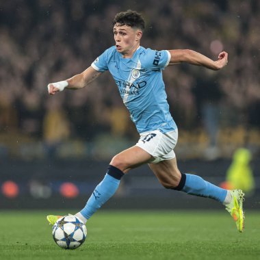 Manchester City 'den Phil Foden, Manchester Stadyumu' nda 5 Kasım 2025 'te oynanan 8 Manchester City - Borussia Dortmund maçında topu aldı. 