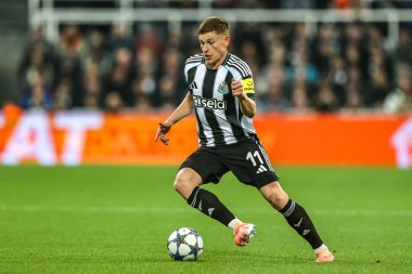 Newcastle United takımından Harvey Barnes, UEFA Şampiyonlar Ligi maçında 8 Newcastle United ile Atletizm Kulübü arasında 5 Kasım 2025 'te St. James' s Park, Newcastle 'da karşılaştı. 