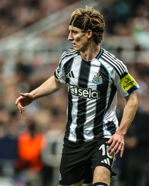 Newcastle United takımından Anthony Gordon, UEFA Şampiyonlar Ligi maçında 8 Newcastle United ile Atletizm Kulübü arasında 5 Kasım 2025 'te St. James' s Park, Newcastle 'da karşılaştı. 