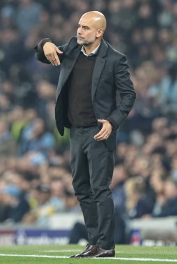 Manchester City teknik direktörü Pep Guardiola, Manchester Stadyumu 'nda 5 Kasım 2025 tarihinde oynanan 8 Manchester City-Borussia Dortmund maçında teknik alanda tepki gösterdi. 