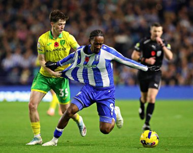 Norwich City 'den Kellen Fisher, Sheffield Çarşamba günü Sheffield' li Jamal Lowe 'a karşı Norwich City maçında faul yaptı. 