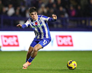 Norwich City 'den Harry Darling, Sheffield' li Harry Amass 'a, 5 Kasım 2025' te Sheffield Çarşamba günü Norwich City 'de oynanan karşılaşma sırasında baskı yapıyor. 