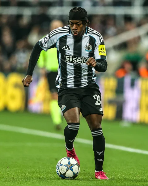 Newcastle United takımından Anthony Elanga, 8 Newcastle United 'ın 5 Kasım 2025' te St. James 's Park, Newcastle' daki 4. Maçı sırasında 