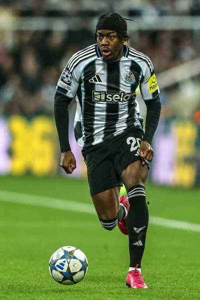 Newcastle United takımından Anthony Elanga, 8 Newcastle United 'ın 5 Kasım 2025' te St. James 's Park, Newcastle' daki 4. Maçı sırasında 