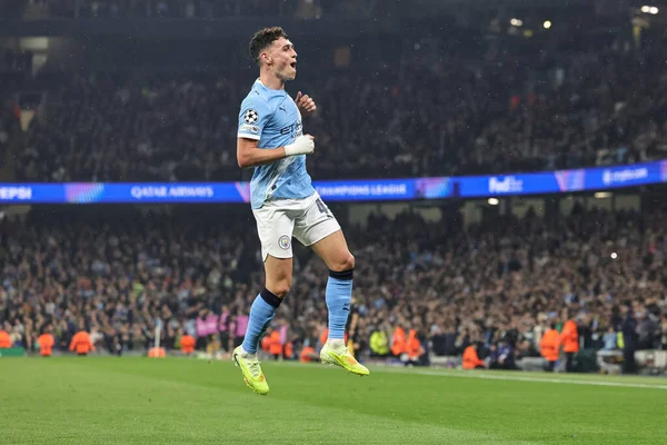 Manchester City 'den Phil Foden, Manchester Stadyumu' nda 5 Kasım 2025 'te oynanan 8 Manchester City-Borussia Dortmund maçında attığı golü kutluyor. 