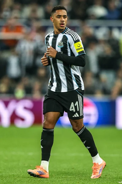 Newcastle United takımından Jacob Ramsey, UEFA Şampiyonlar Ligi maçında 8 Newcastle United ile Atletizm Kulübü arasında 5 Kasım 2025 'te St. James' s Park, Newcastle 'da karşılaştı. 