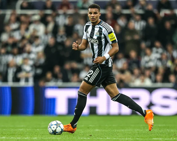 Newcastle United takımından Malick Thiaw, UEFA Şampiyonlar Ligi Maçı sırasında 8 Newcastle United ile Atletizm Kulübü arasında 5 Kasım 2025 'te St. James' s Park, Newcastle, İngiltere 'de karşı karşıya geldi. 