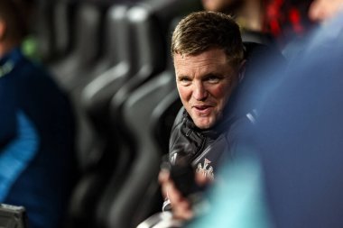 UEFA Şampiyonlar Ligi 4 / 8 Newcastle United - Atletizm Kulübü karşılaşması sırasında Newcastle United takımının teknik direktörü Eddie Howe, 5 Kasım 2025 'te St. James' s Park, Newcastle, İngiltere 