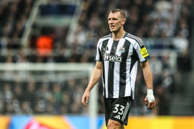 Newcastle United takımından Dan Burn, UEFA Şampiyonlar Ligi maçında 8 Newcastle United ile Atletizm Kulübü arasında 5 Kasım 2025 'te St. James' s Park, Newcastle 'da karşılaştı. 