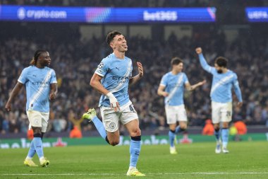 Manchester City 'den Phil Foden, 5 Kasım 2025' te Manchester City 'deki Borussia Dortmund' a karşı oynanan UEFA Şampiyonlar Ligi 4. Maçı 'nda 3-0' lık galibiyetini kutluyor. 
