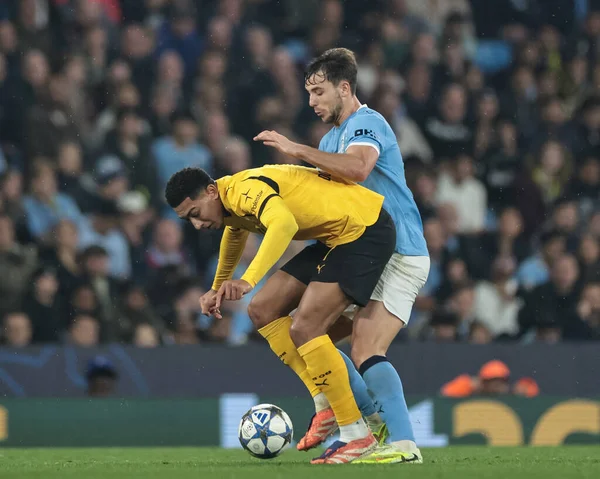 Borussia Dortmund 'dan Jobe Bellingham Manchester City' den Nico Gonzalez, Manchester City 'nin 5 Kasım 2025' te Manchester Stadyumu 'nda Borussia Dortmund' a karşı oynanan 8 Manchester Şampiyonlar Ligi 4. 