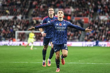 Arsenal 'den Leandro Trossard, 8 Kasım 2025' te İngiltere 'nin Sunderland-Arsenal stadyumunda oynanan Premier League maçında 1-2' lik galibiyet golünü kutluyor. 