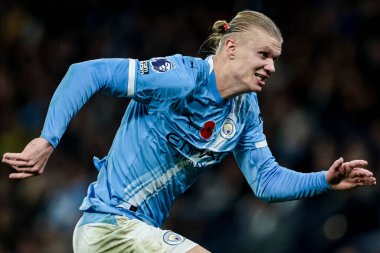 Manchester City 'den Erling Haaland Premier League maçı sırasında Manchester City, Etihad Stadyumu' nda Liverpool 'a karşı, 9 Kasım 2025 