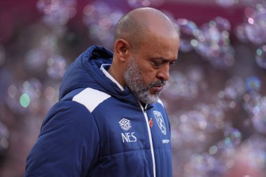 West Ham United 'ın Premier League maçında Nuno Espirito Santo teknik direktörü West Ham United, Burnley' e karşı Londra Stadyumu, İngiltere, 8 Kasım 2025 