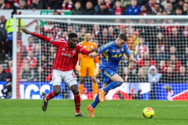 Nottingham Ormanı 'ndan İbrahim Sangar ve Leeds United takımından Gabriel Gudmundsson Premier Lig maçında Nottingham Forest, Nottingham, İngiltere' de 9 Kasım 2025 'de Leeds United' a karşı oynadılar. 