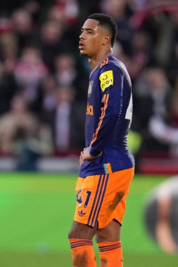 Newcastle United takımından Jacob Ramsey Premier League maçında Brentford Newcastle United 'a karşı 9 Kasım 2025' te Londra 'daki Gtech Community Stadyumu' nda. 