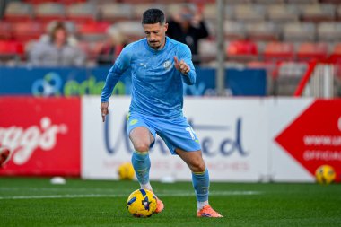 Fleetwood Town 'dan Ronan Coughlan, 8 Kasım 2025' te Crawley Town - Fleetwood Town maçında ısınıyor. 