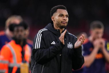 Newcastle United takımından Jacob Murphy, 9 Kasım 2025 'te İngiltere' nin Gtech Community Stadyumu 'nda oynanan Premier League karşılaşmasında Brentford' a karşı Newcastle United 'ı alkışlıyor. 
