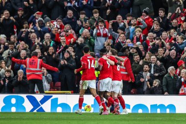 Nottingham Ormanı 'ndan Elliot Anderson, 9 Kasım 2025' te Nottingham City Ground, Nottingham, İngiltere 'de oynanan Premier League maçı Nottingham Forest - Leeds United maçında 3-1' lik galibiyetini kutluyor. 