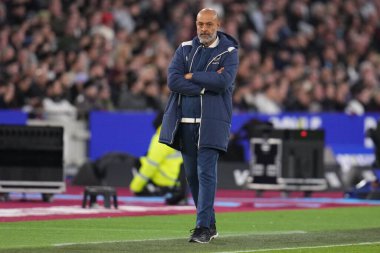 West Ham United 'ın Premier League maçında Nuno Espirito Santo teknik direktörü West Ham United, Burnley' e karşı Londra Stadyumu, İngiltere, 8 Kasım 2025 