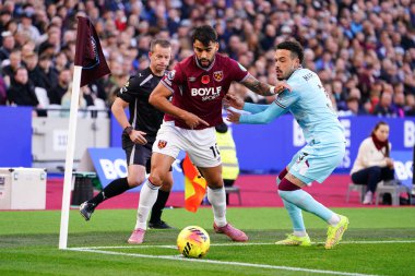 West Ham United 'dan Lucas Paqueta ve Burnley' den Quilndschy Hartman Premier Lig karşılaşmasında West Ham United, Burnley 'e karşı Londra Stadyumu, Londra, İngiltere, 8 Kasım 2025 