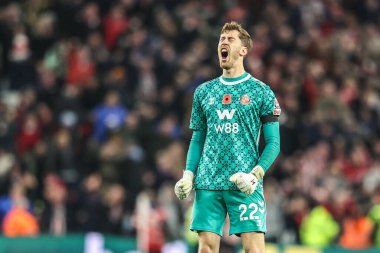 Sunderland 'dan Robin Roefs, İngiltere' nin Sunderland kentinde 8 Kasım 2025 'te oynanan Premier Lig karşılaşmasında Sunderland ve Arsenal maçında topu kalenin arkasına koyan Marc Guiu' yu kutluyor. 