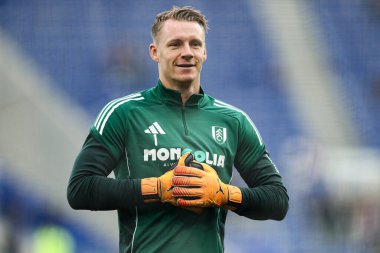 Fulham 'dan Bernd Leno Premier Lig maçı öncesinde ısınıyor. Everton, Fulham' a karşı Hill Dickinson Stadyumu, Liverpool, İngiltere, 8 Kasım 2025 