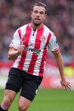 Brentford 'dan Jordan Henderson Premier League maçı sırasında Brentford Newcastle United' a karşı Gtech Community Stadyumu, Londra, İngiltere, 9 Kasım 2025 