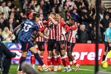 Sunderland 'dan Daniel Ballard, 8 Kasım 2025' te İngiltere 'nin Sunderland kentinde oynanan Premier League maçında Sunderland-Arsenal maçında 1-0 kazanma hedefini kutluyor. 